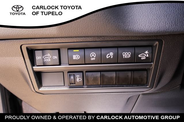 Used 2024 Toyota Tundra Limited AWD/4WD image 21