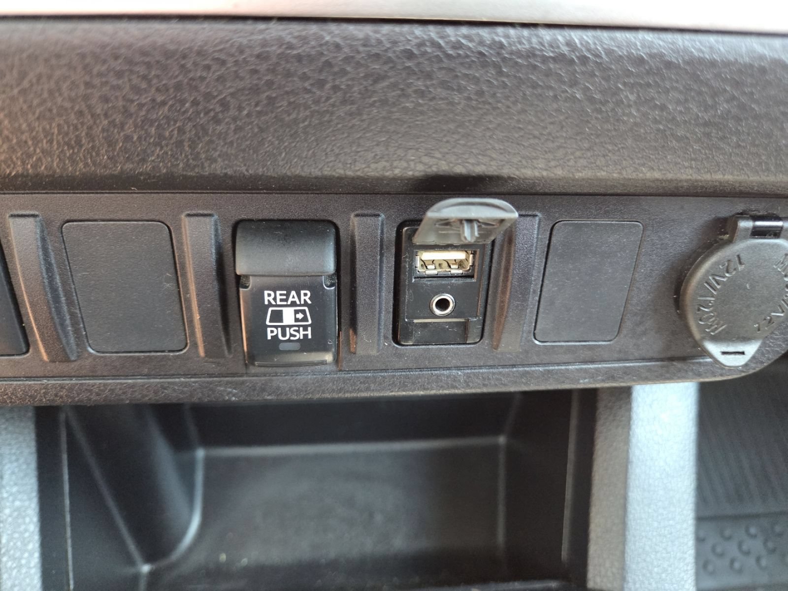 Used 2019 Toyota Tacoma SR5 RWD image 30