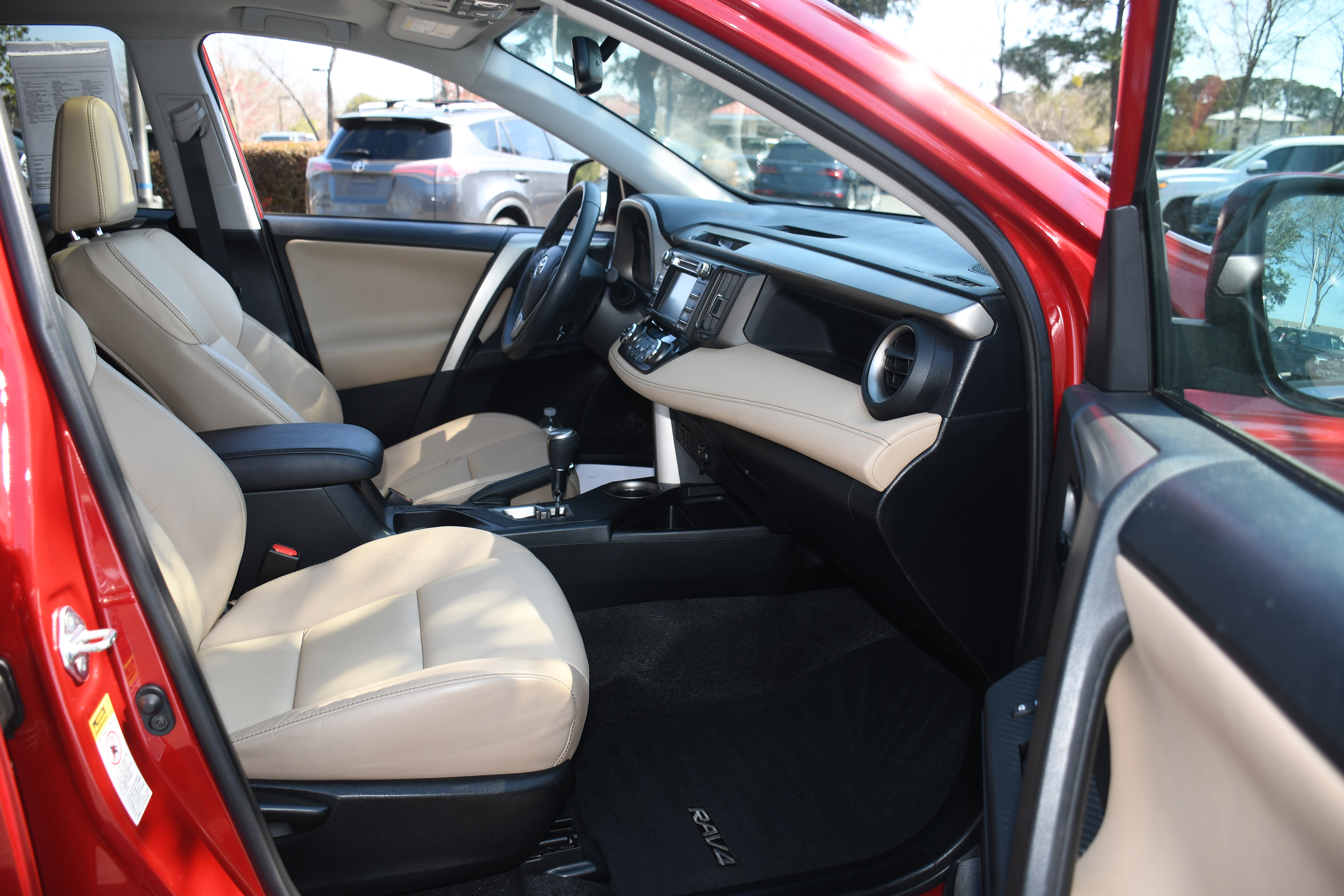 Used 2015 Toyota RAV4 Limited w/ Technology Package image 22