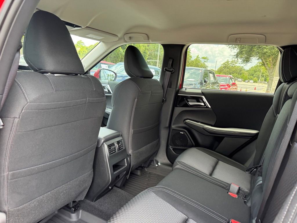 New 2025 Mitsubishi Outlander ES image 17