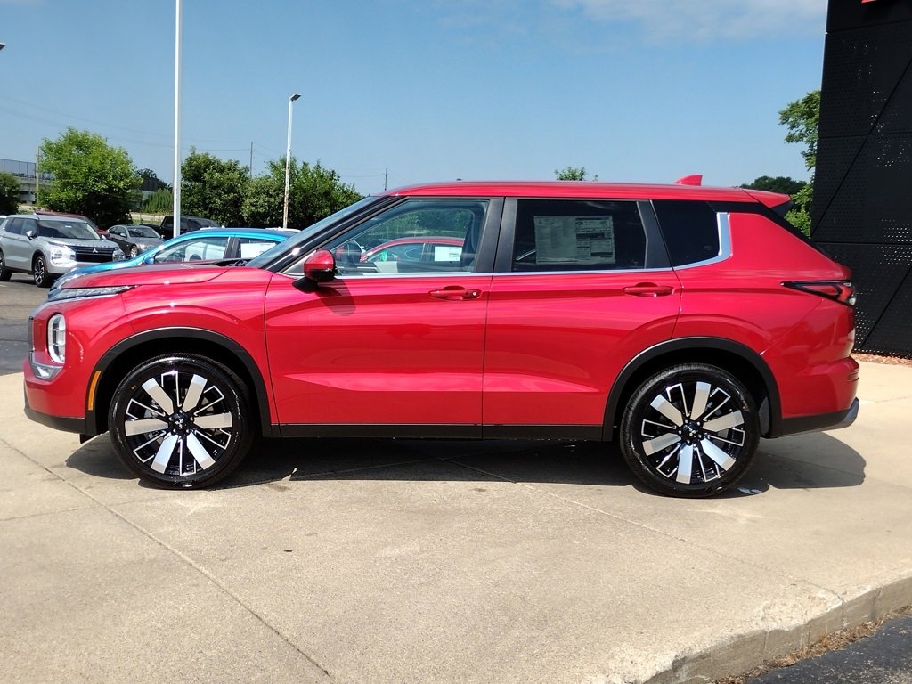 New 2025 Mitsubishi Outlander SE image 12