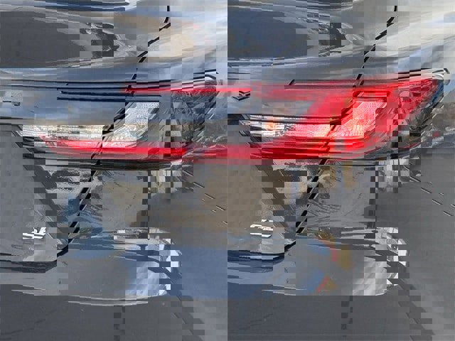 Used 2025 Toyota Camry SE image 7