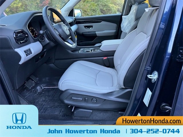 New 2025 Honda Pilot Touring image 7