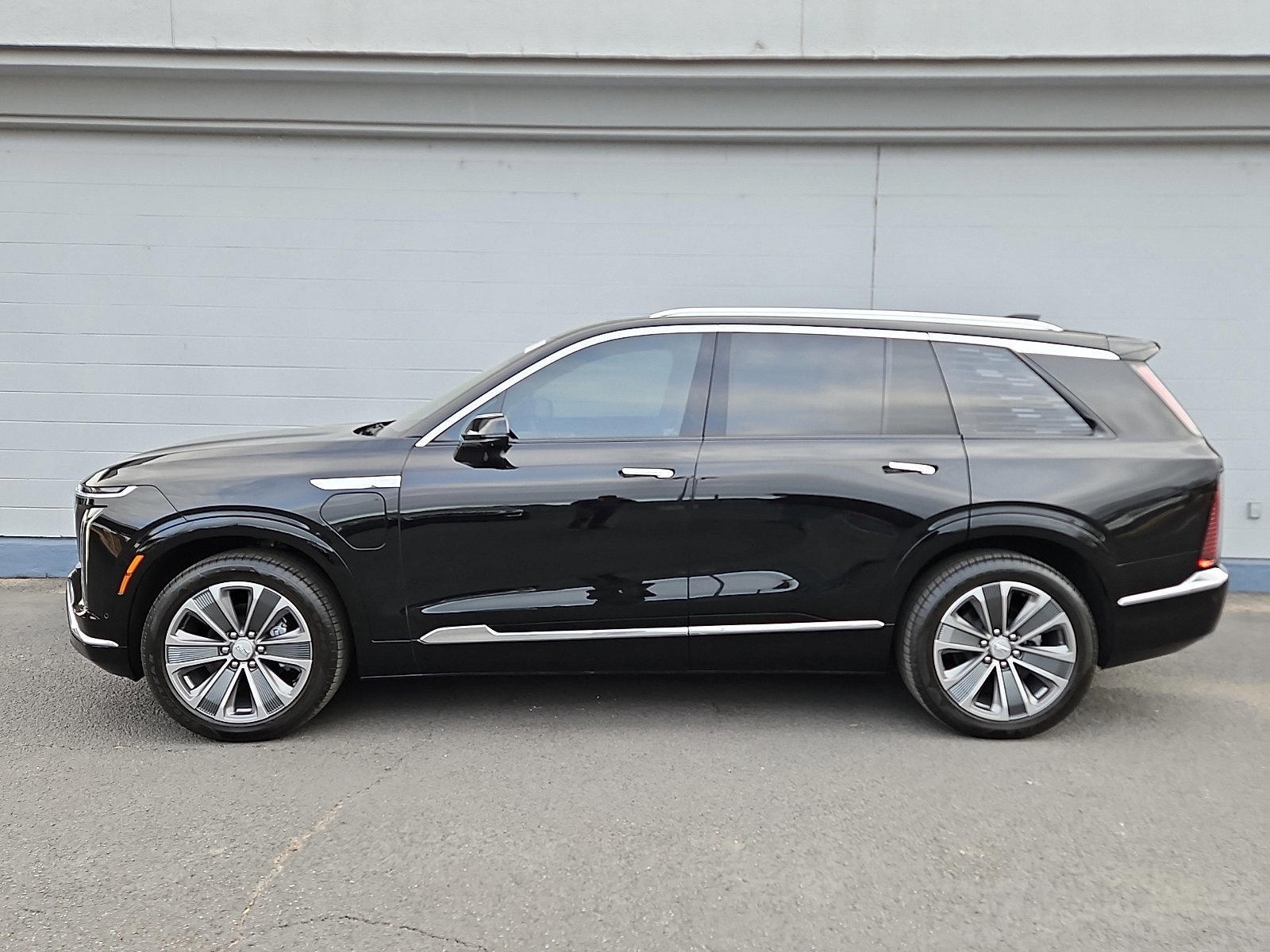 Certified 2026 Cadillac Vistiq Luxury image 2