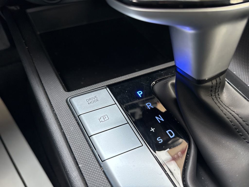 Used 2025 Hyundai Elantra SE w/ Cargo Package image 16