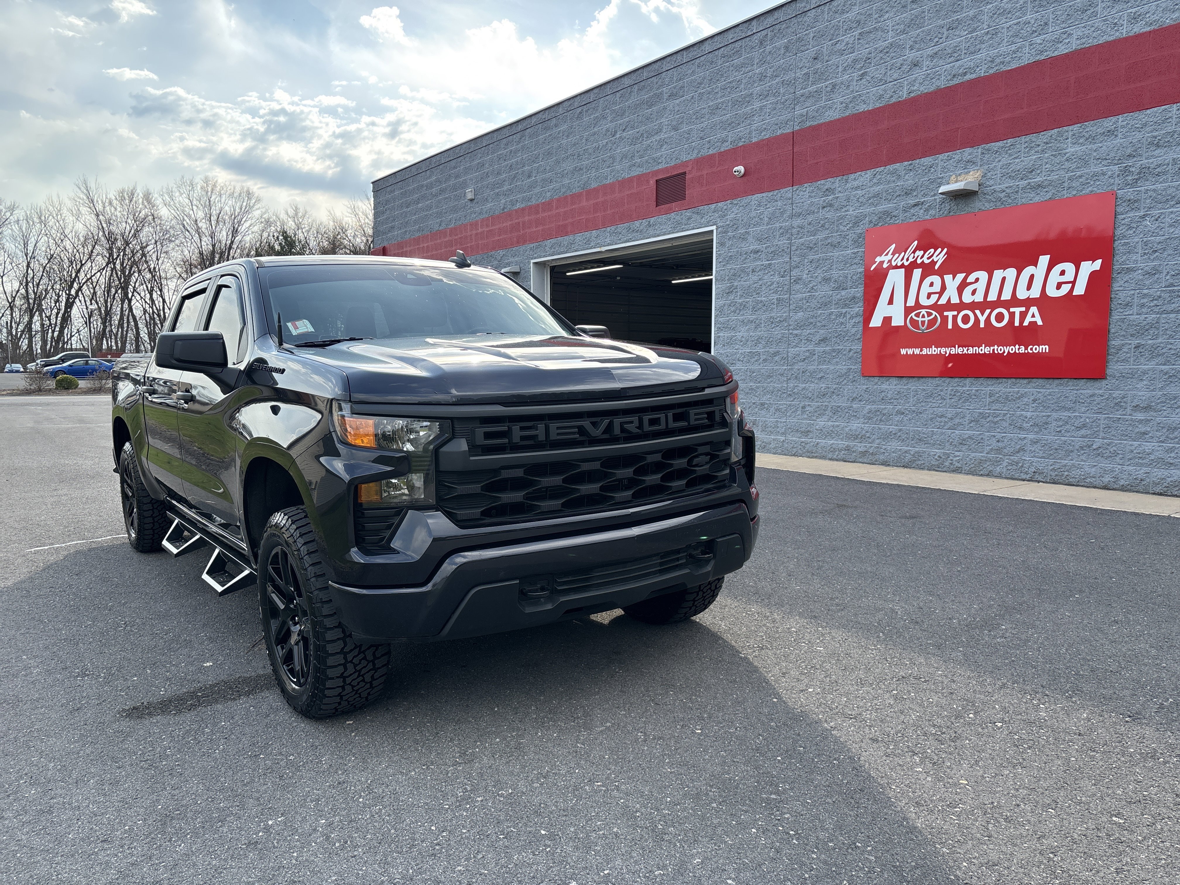 Used 2022 Chevrolet Silverado 1500 Custom image 1