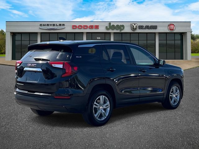 Used 2023 GMC Terrain SLE w/ LPO, Floor Liner Package FWD image 4