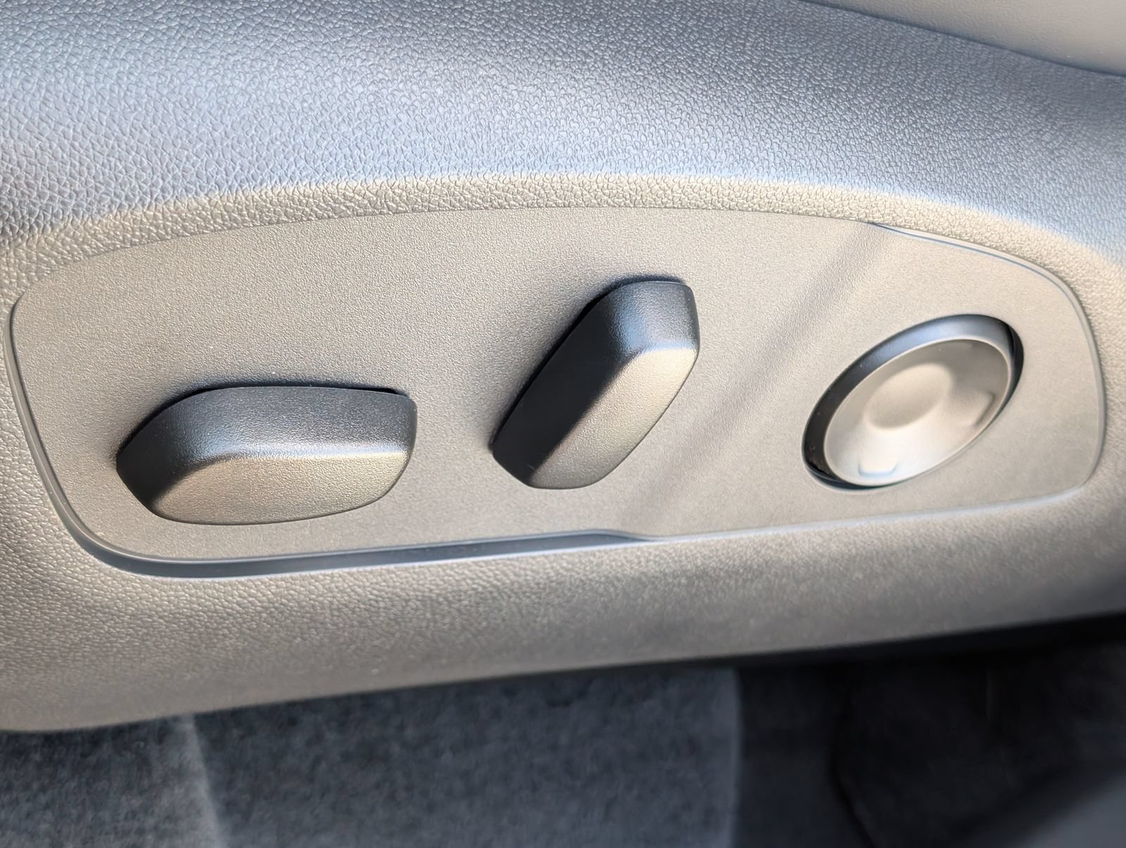 New 2027 Chevrolet Traverse RS w/ LPO, Floor Liner Package FWD image 21