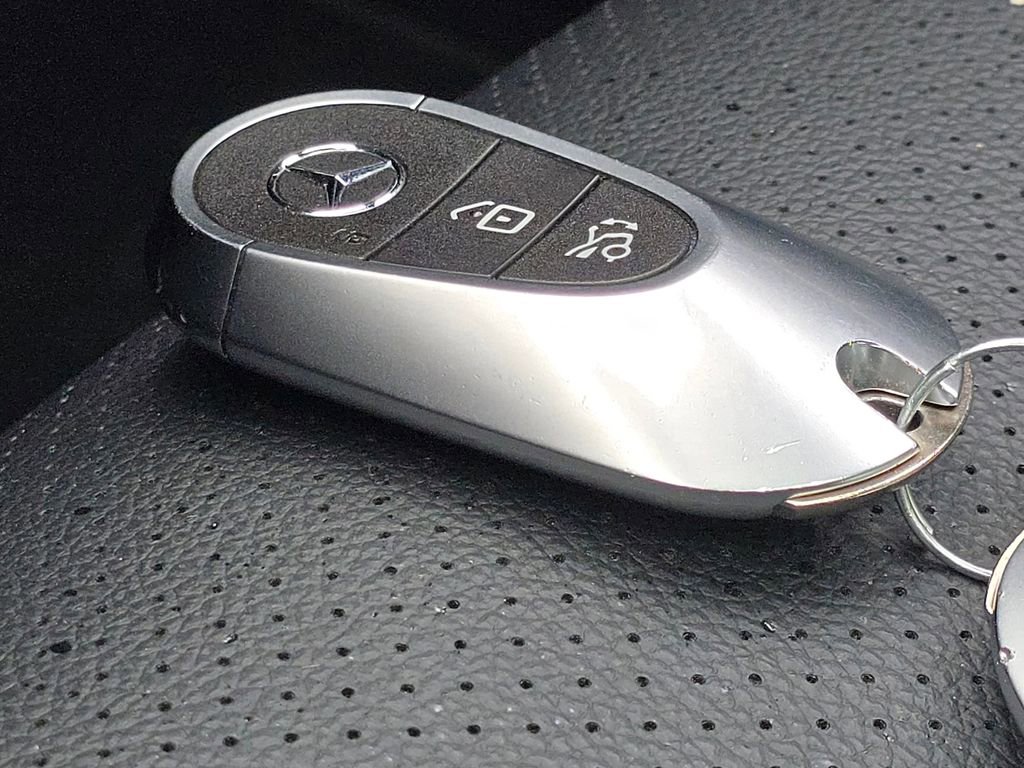 Used 2023 Mercedes-Benz GLC 300 4MATIC image 34