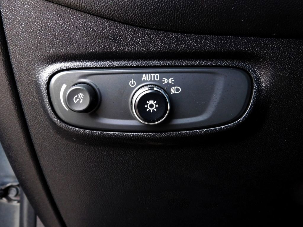 Used 2018 Chevrolet Equinox LT image 23