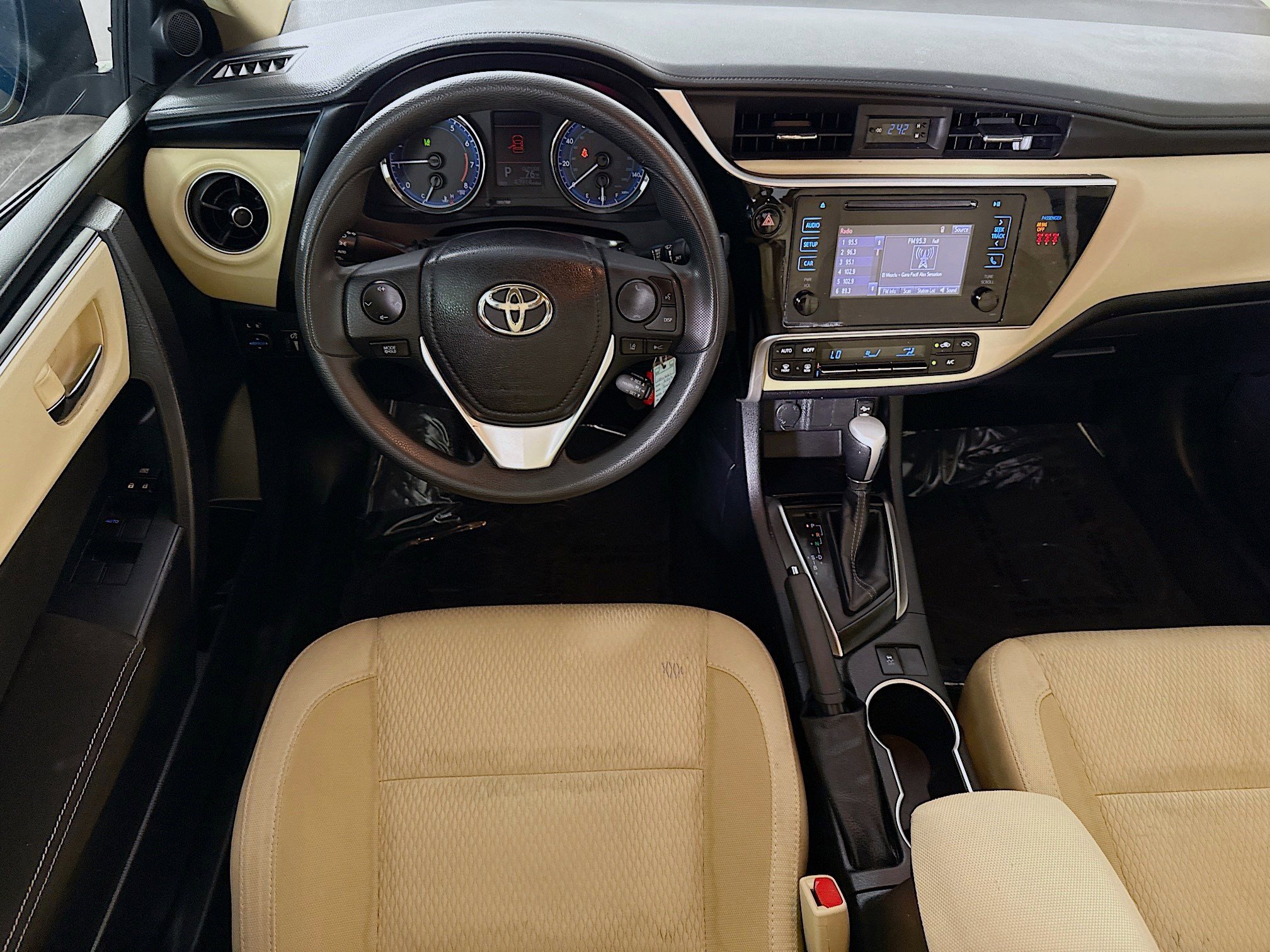 Used 2019 Toyota Corolla LE image 17