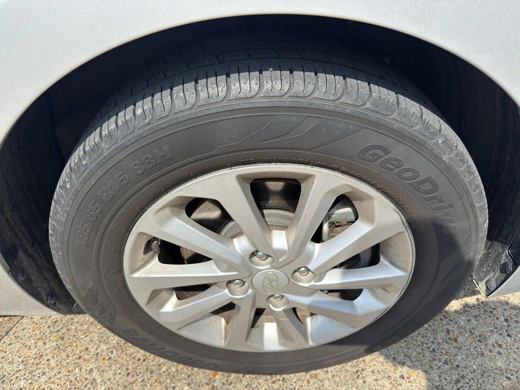 Used 2019 Hyundai Accent SEL image 3