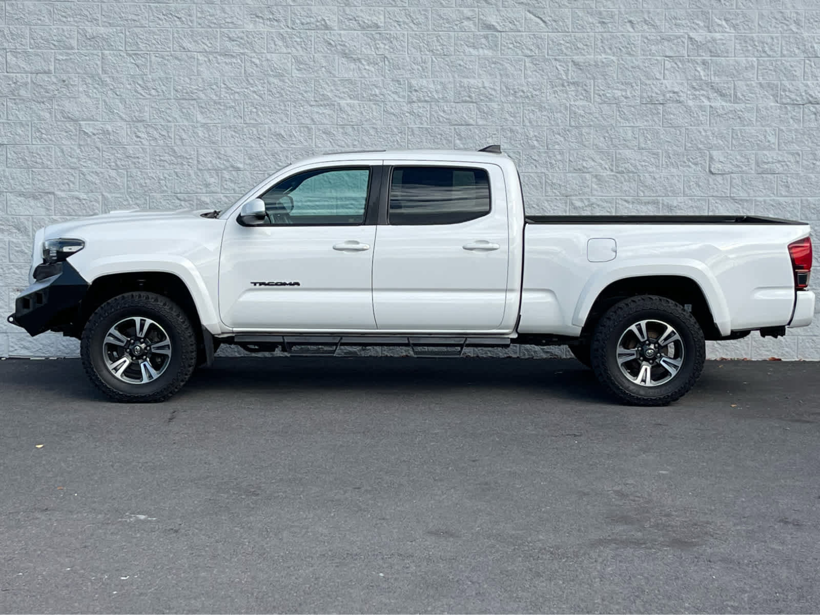 Used 2019 Toyota Tacoma TRD Sport image 4