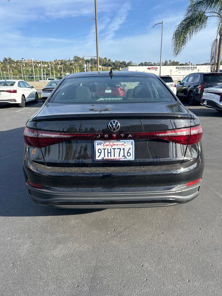 Used 2025 Volkswagen Jetta Sport image 3