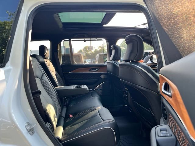 Certified 2025 Jeep Grand Cherokee Summit AWD/4WD image 26
