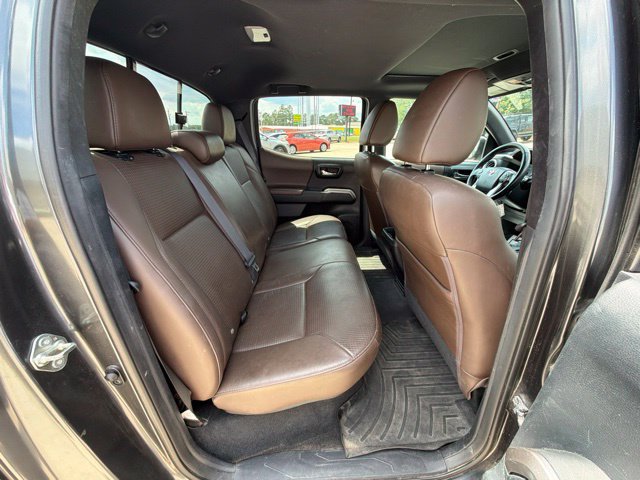 Used 2016 Toyota Tacoma Limited w/ Towing Package AWD/4WD image 15