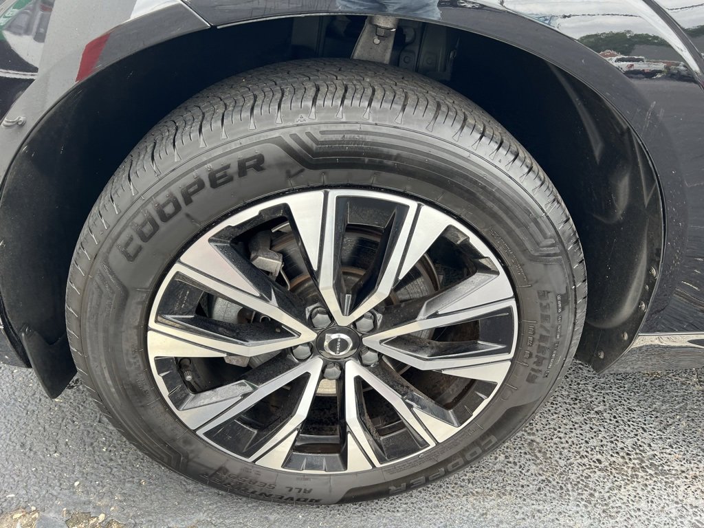 Used 2023 Volvo XC60 B5 Plus image 43