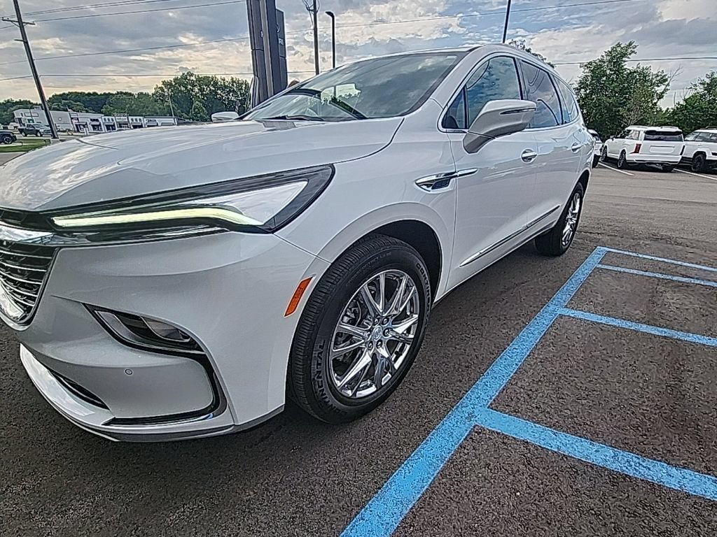 Used 2022 Buick Enclave Premium w/ Experience Buick Package AWD/4WD image 3
