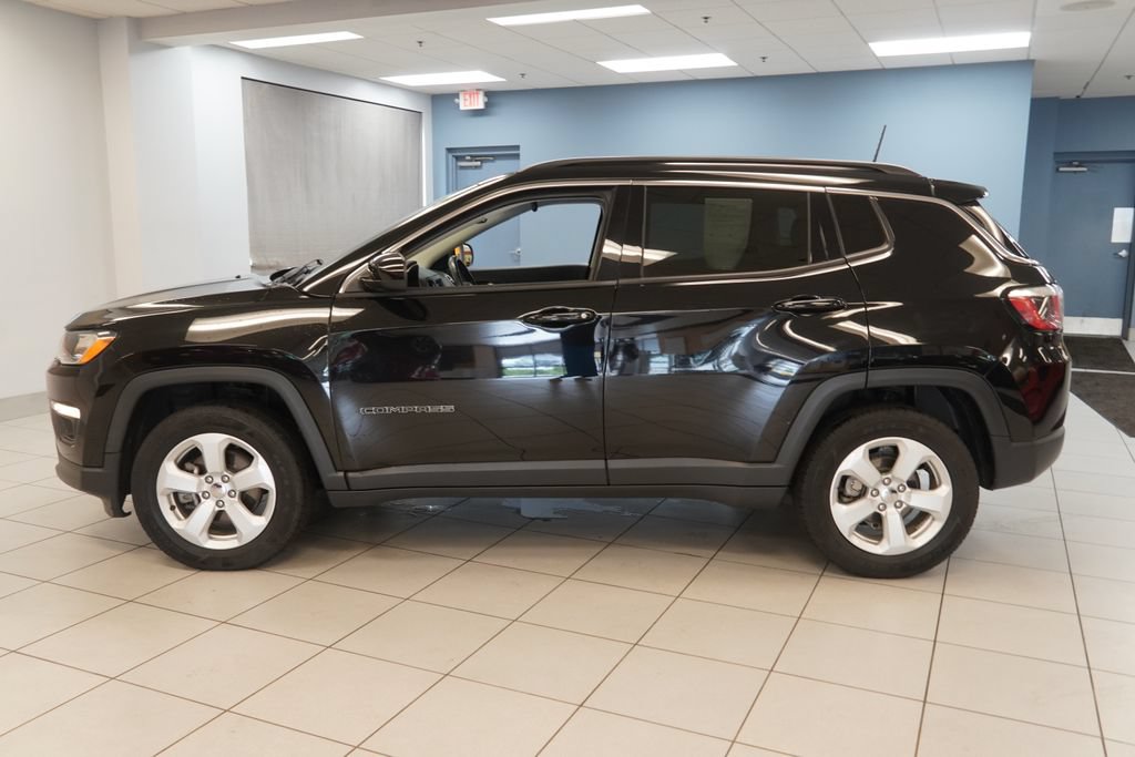 Used 2019 Jeep Compass Latitude w/ Cold Weather Group AWD/4WD image 2