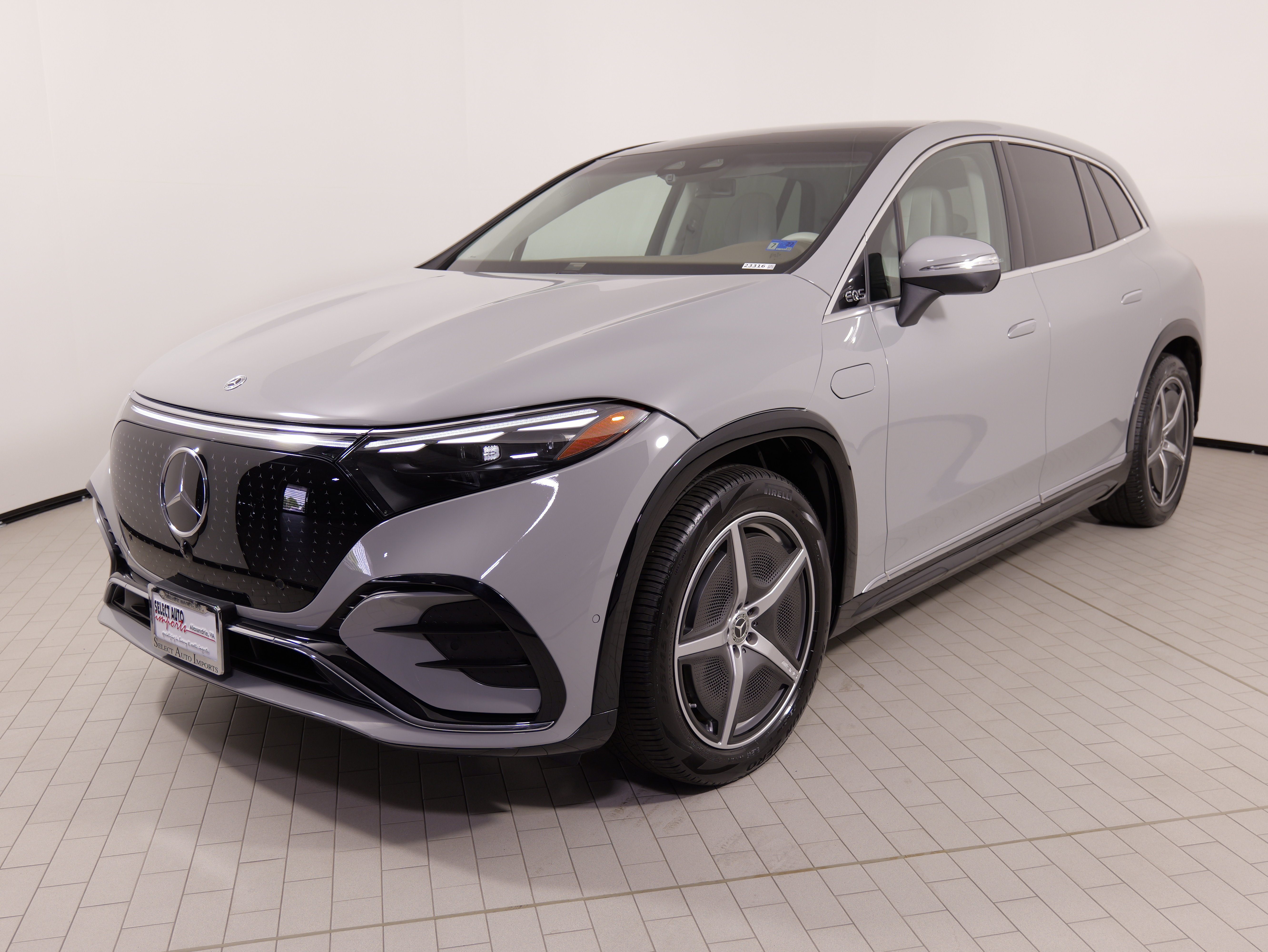 Used 2023 Mercedes-Benz EQS 580 4MATIC SUV image 4