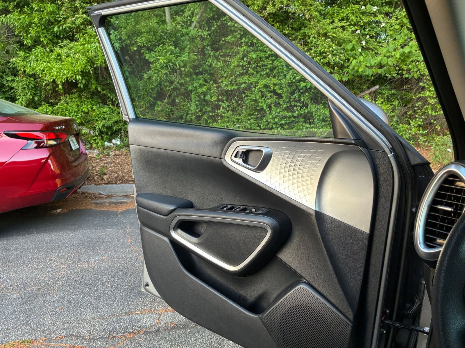 Used 2025 Kia Soul LX w/ LX Technology Package FWD image 20