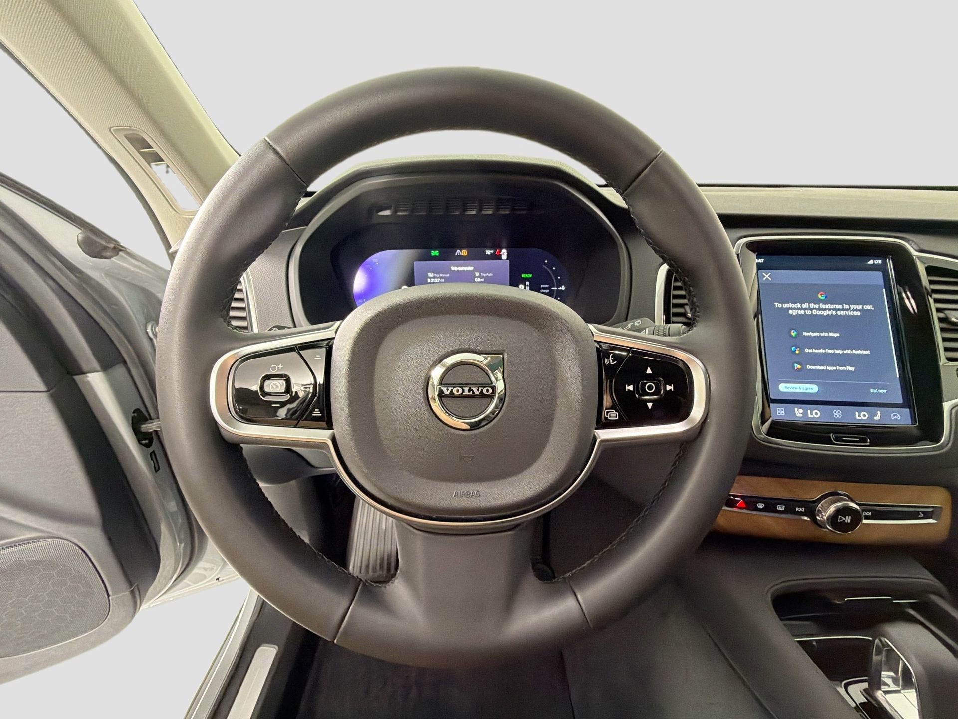 Certified 2024 Volvo XC90 T8 Plus w/ Protection Package Premier AWD/4WD image 12