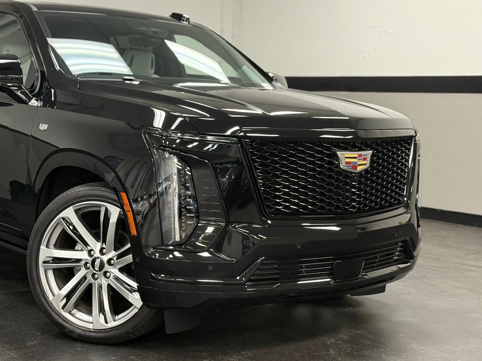 Used 2025 Cadillac Escalade Sport Platinum image 3