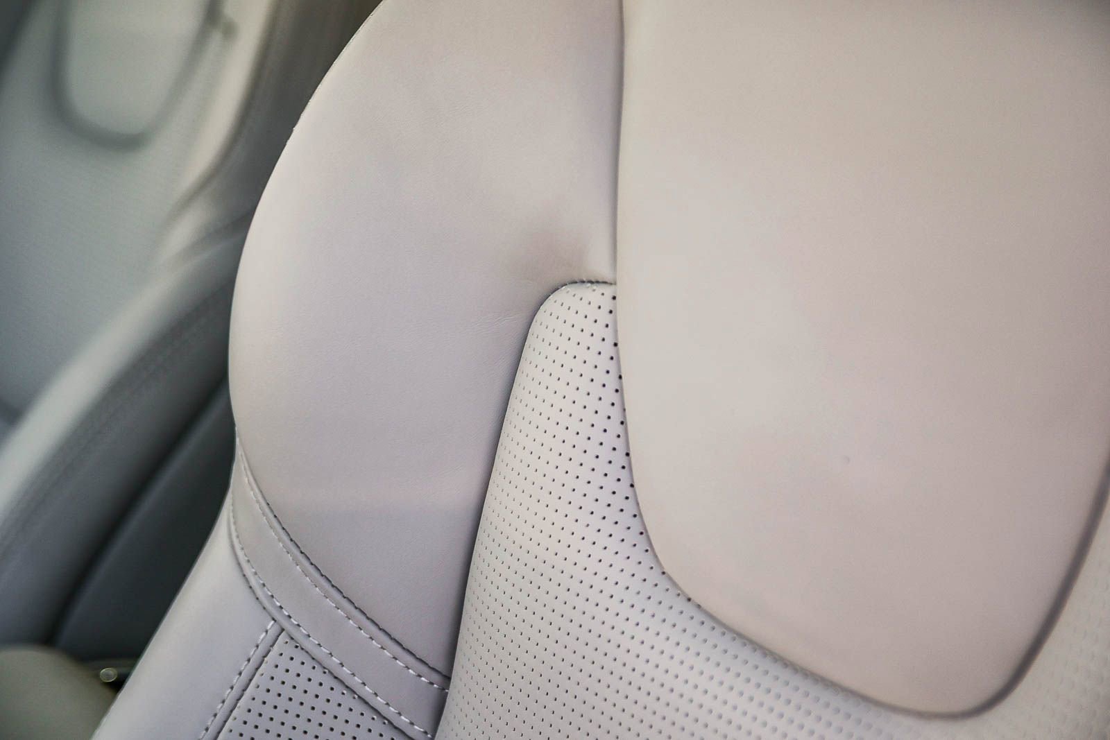 Used 2026 Volvo XC60 B5 Ultra w/ Protection Package Premier image 30