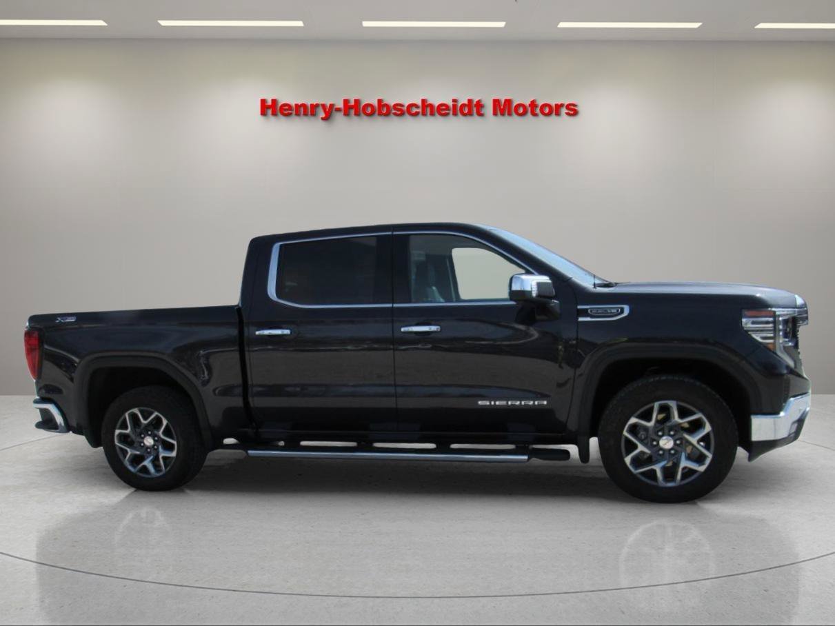 Used 2023 GMC Sierra 1500 SLT w/ SLT Premium Plus Package AWD/4WD image 9