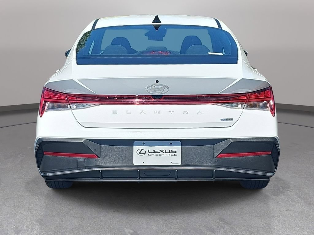 Used 2025 Hyundai Elantra Hybrid FWD image 7
