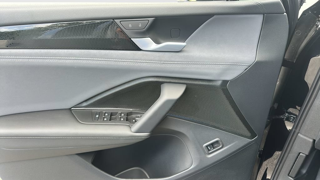 New 2026 Volkswagen Tiguan SE FWD image 20