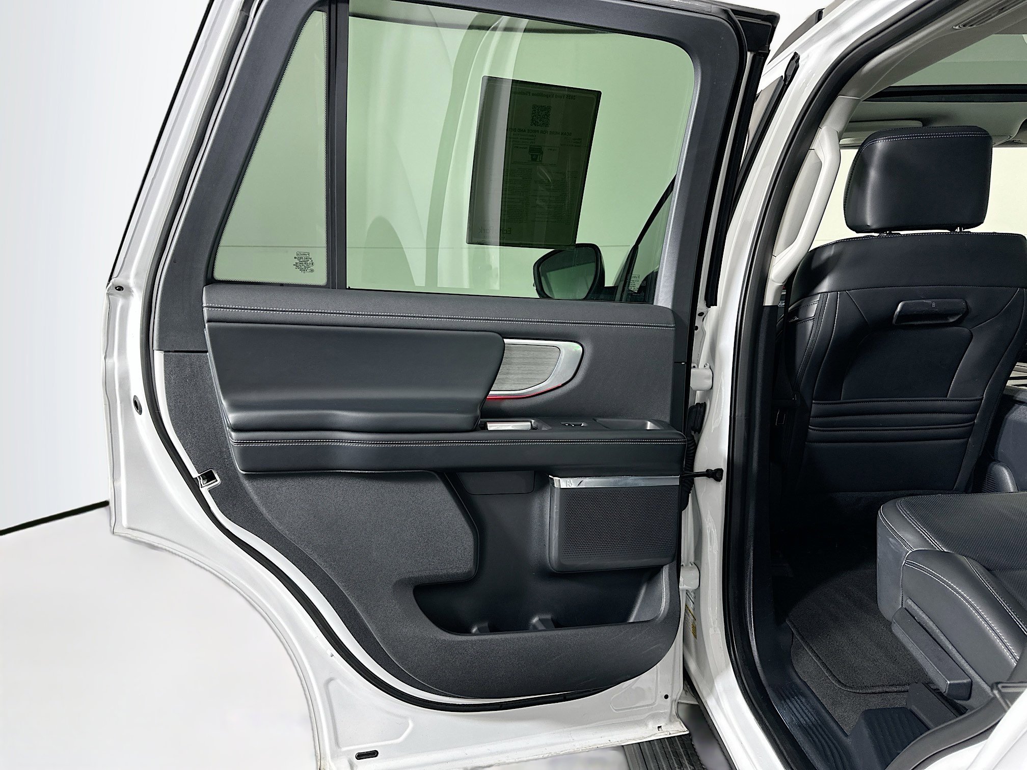 Used 2025 Ford Expedition Platinum image 27