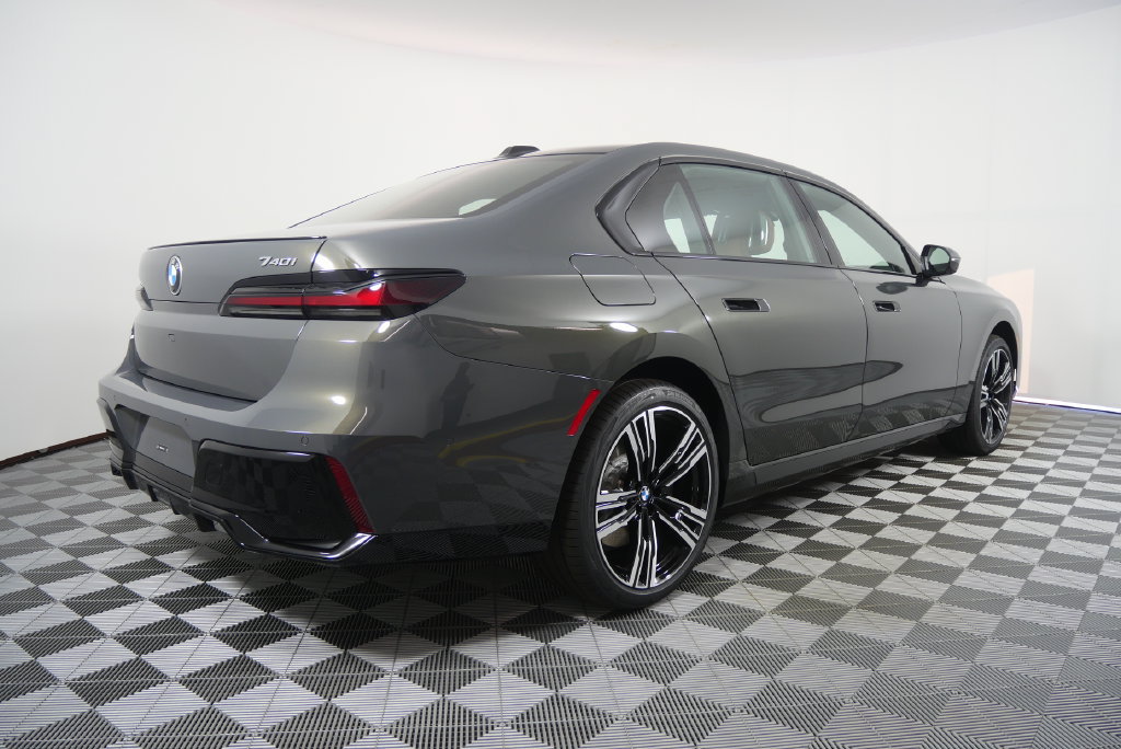 New 2026 BMW 740i RWD image 4