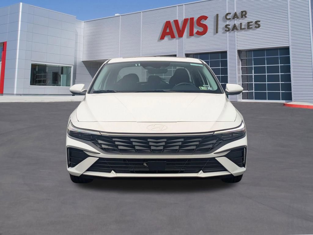 Used 2025 Hyundai Elantra SEL FWD image 2