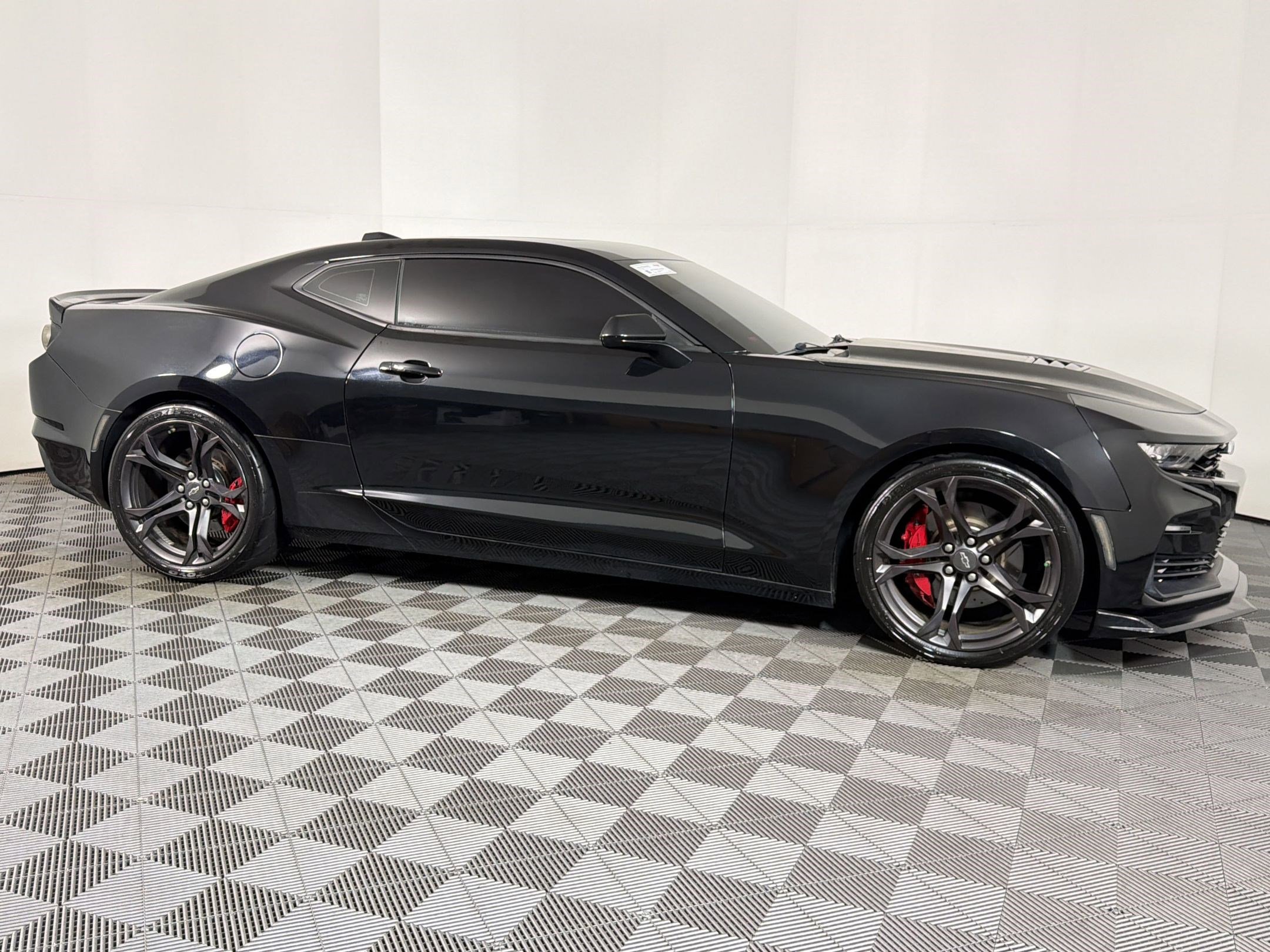 Used 2021 Chevrolet Camaro SS RWD image 7