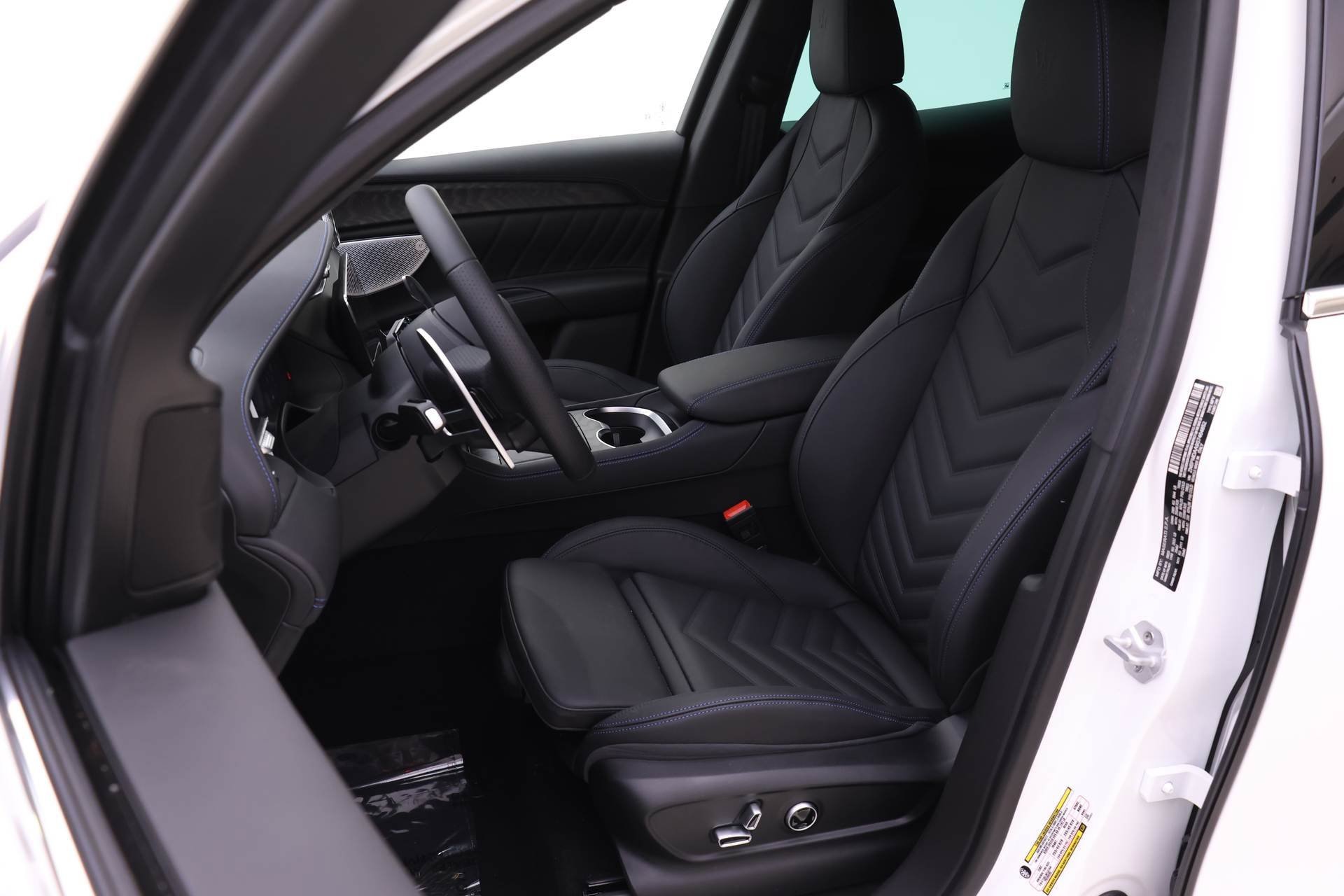 New 2025 Maserati Grecale GT image 7