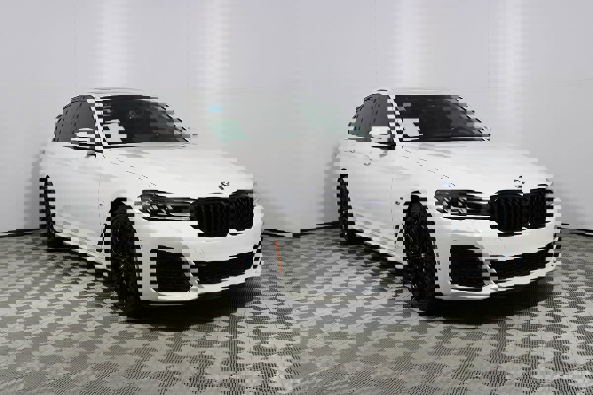 Used 2023 BMW 530e w/ M Sport Package image 23