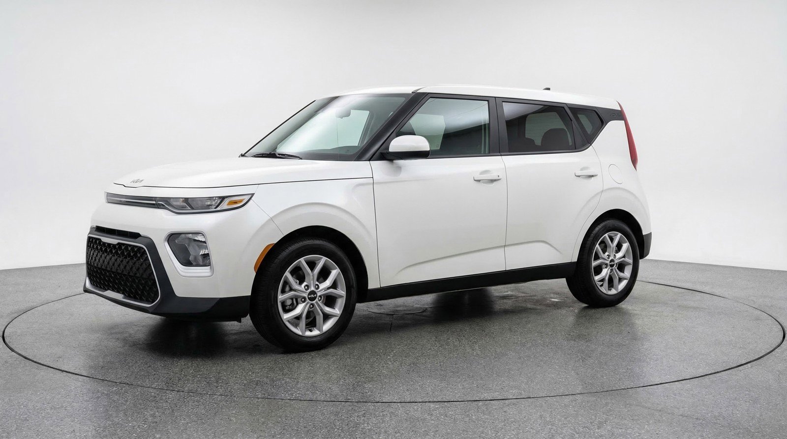 Used 2025 Kia Soul LX w/ LX Technology Package FWD image 3