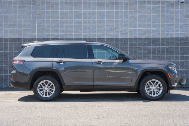 Used 2023 Jeep Grand Cherokee L Laredo AWD/4WD image 6