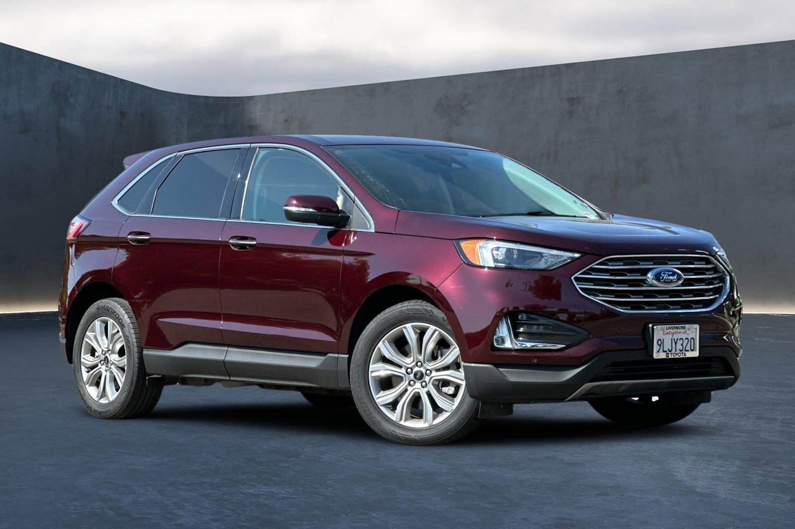 Used 2024 Ford Edge Titanium image 2