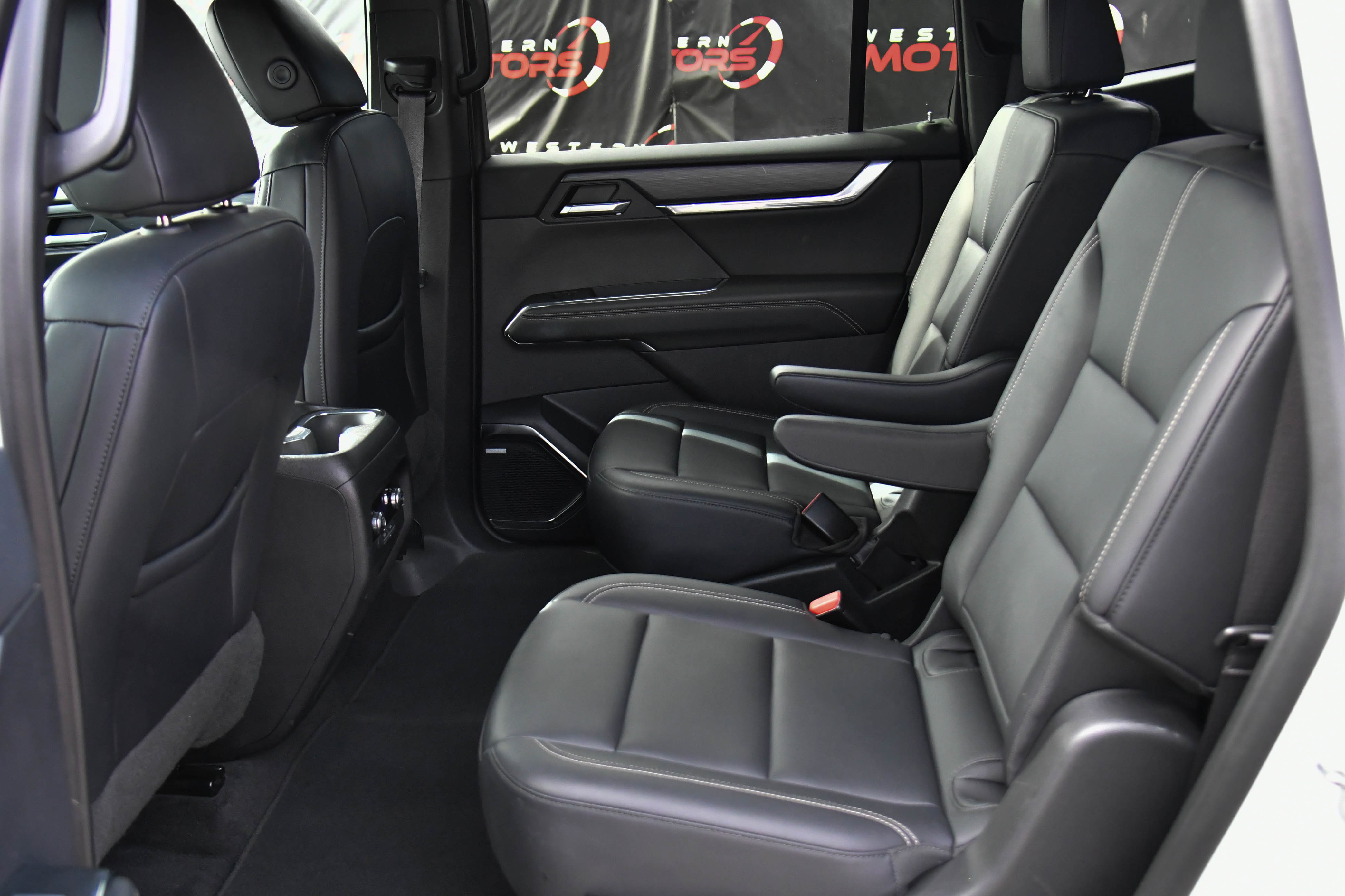 Used 2024 GMC Acadia Elevation image 43