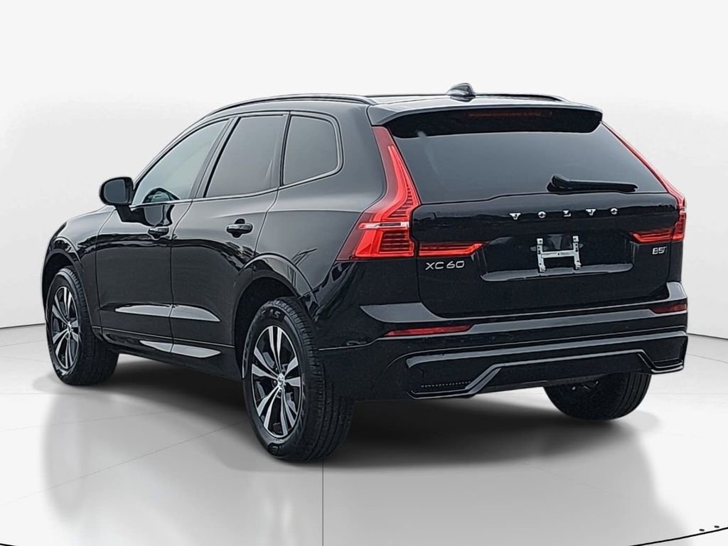Used 2025 Volvo XC60 B5 Core image 7