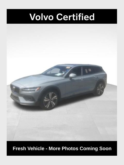 Used 2025 Volvo V60 B5 Cross Country Plus AWD/4WD image 1