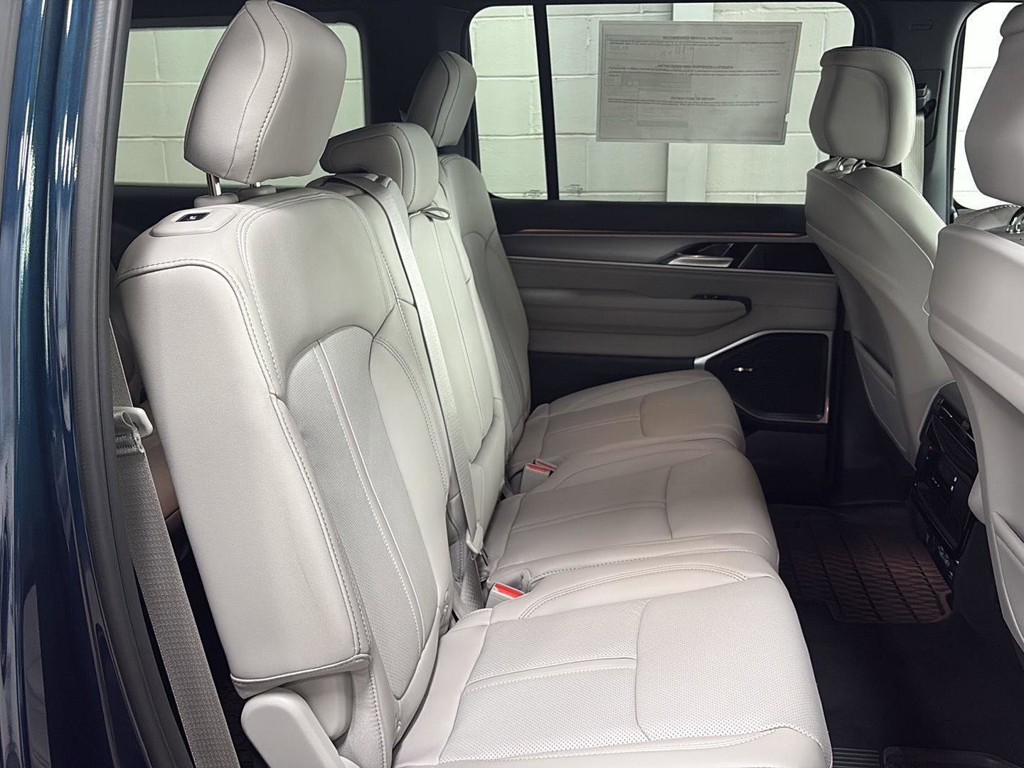New 2026 Jeep Grand Wagoneer L 4WD w/ Premium Group I image 30