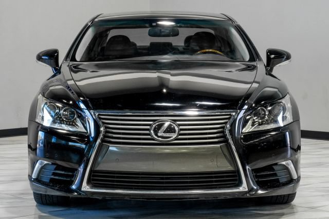 Used 2015 Lexus LS 460 w/ Comfort Package RWD image 9
