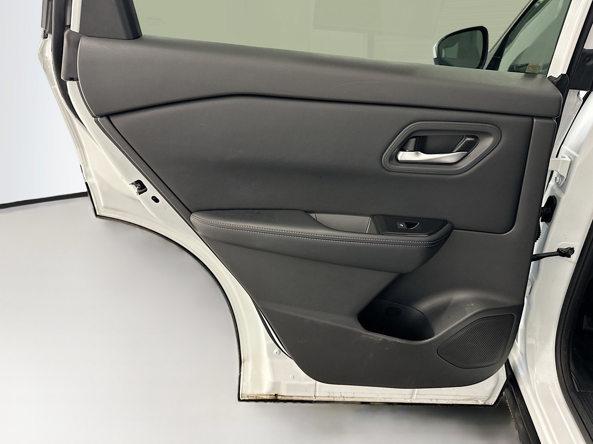 Used 2025 Nissan Rogue SV image 26