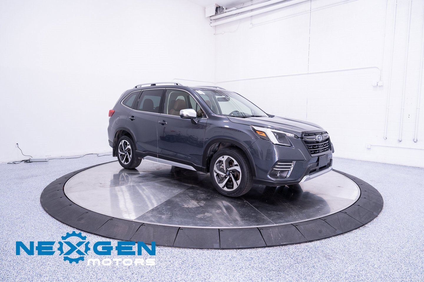 Used 2023 Subaru Forester Touring image 2