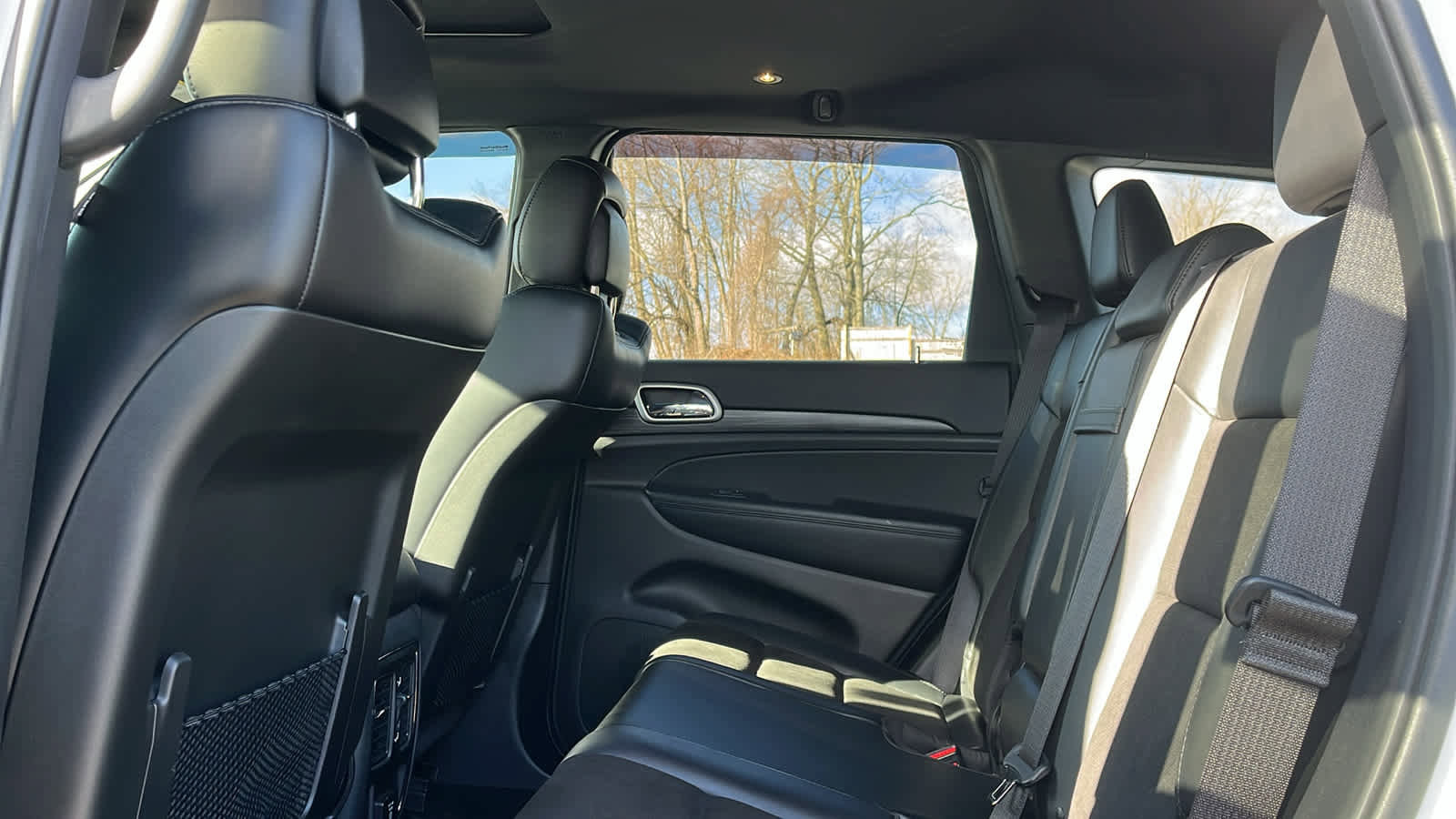 Used 2019 Jeep Grand Cherokee Altitude image 26