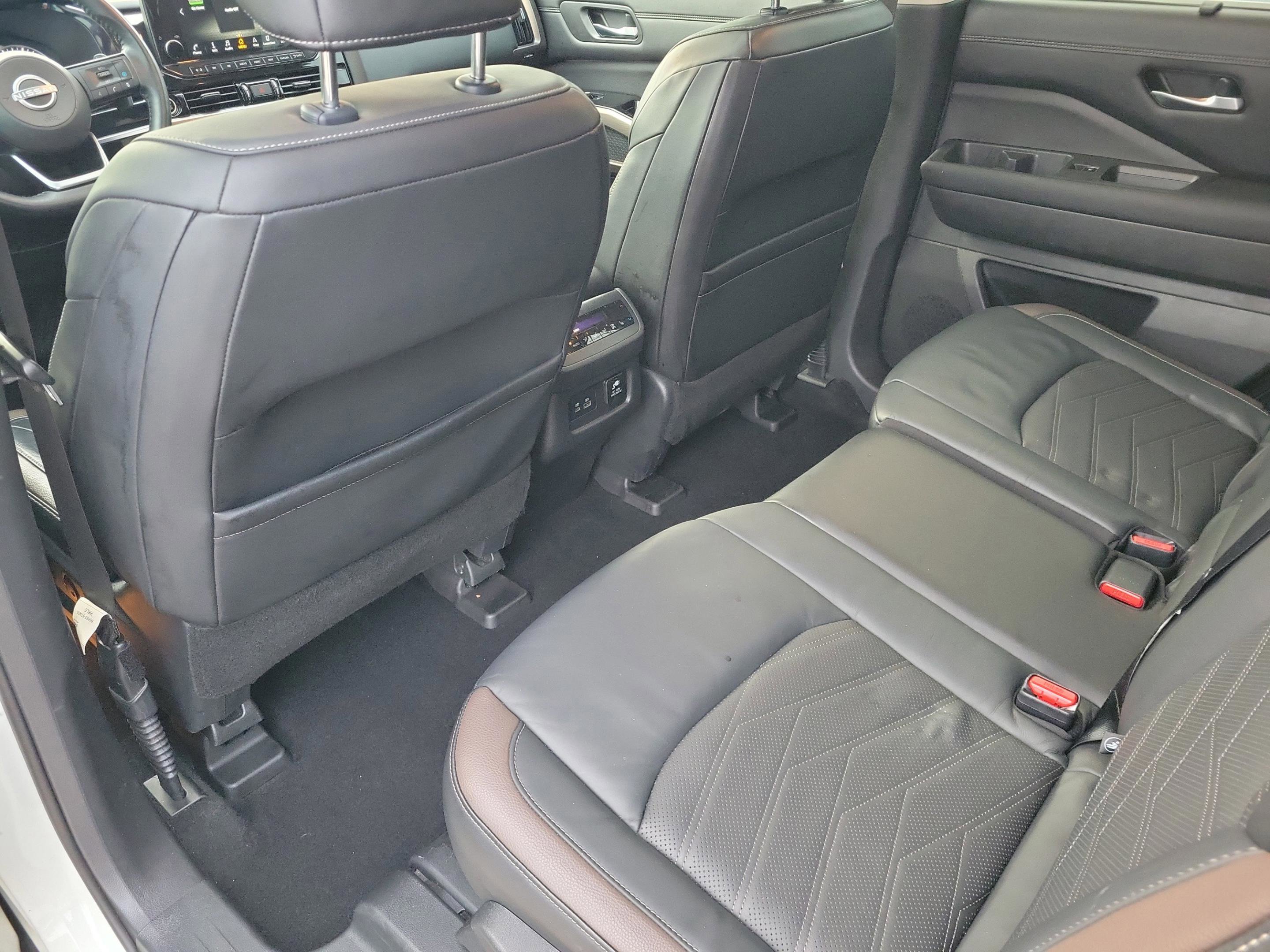 Used 2022 Nissan Pathfinder Platinum image 14