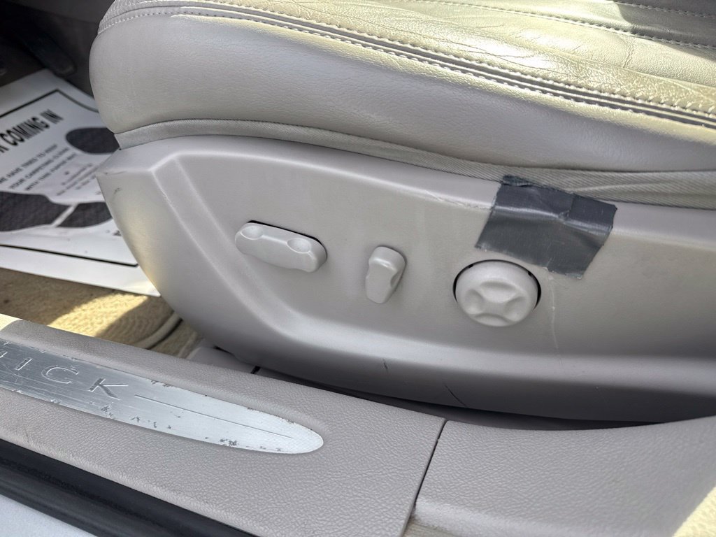 Used 2011 Buick Lucerne CXL FWD image 26